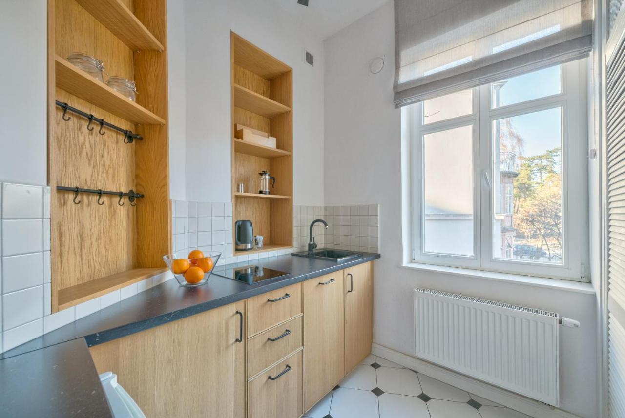 Dom & House - Apartamenty Kamienica Sopocka 150 Metrow Od Plazy โซพอต ภายนอก รูปภาพ