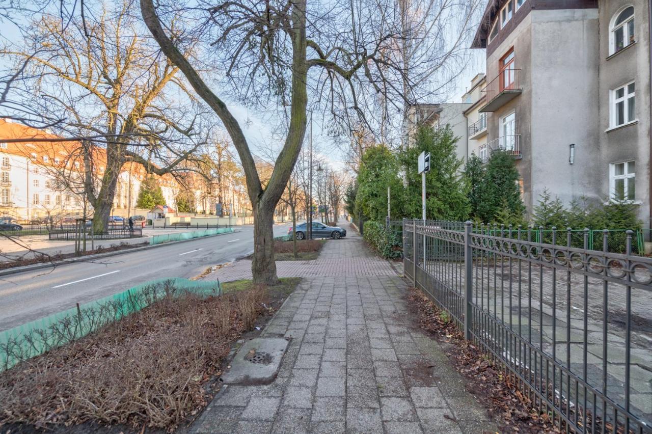 Dom & House - Apartamenty Kamienica Sopocka 150 Metrow Od Plazy โซพอต ภายนอก รูปภาพ
